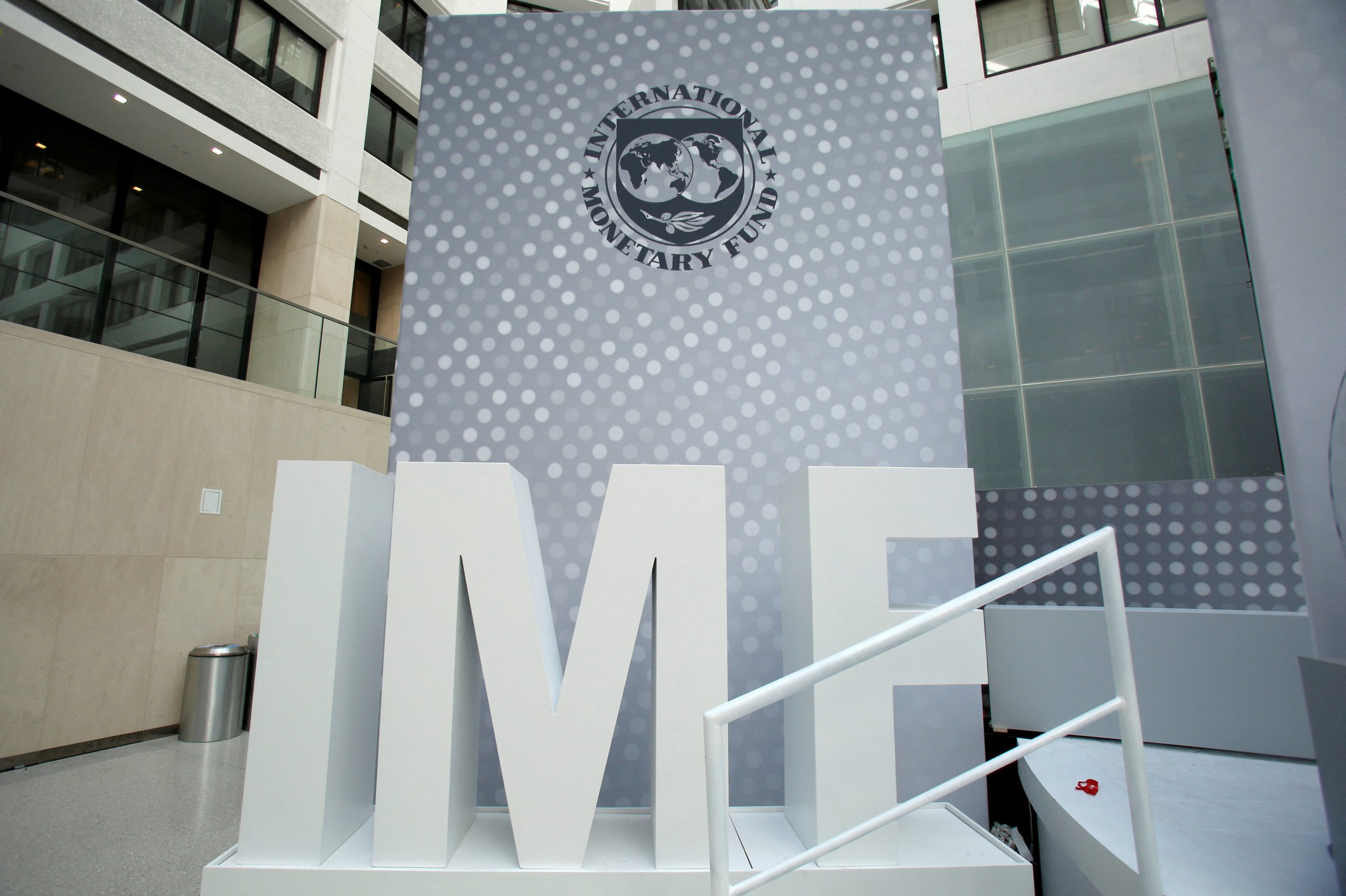 IMF ชี้แนวโน้มเศรษฐกิจโลกกำลัง ‘มืดมน’ จากความเสี่ยงรอบด้าน